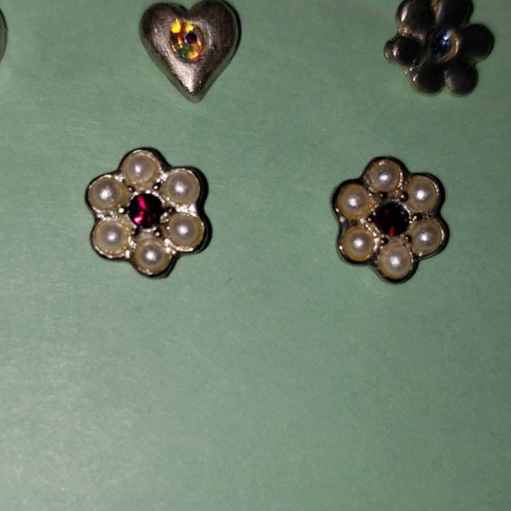 Set of Earrings - Picture 4 of 6